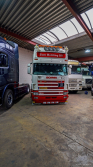 20250330-Tom-Holding-00101 20250330-Tom-Holding-00101